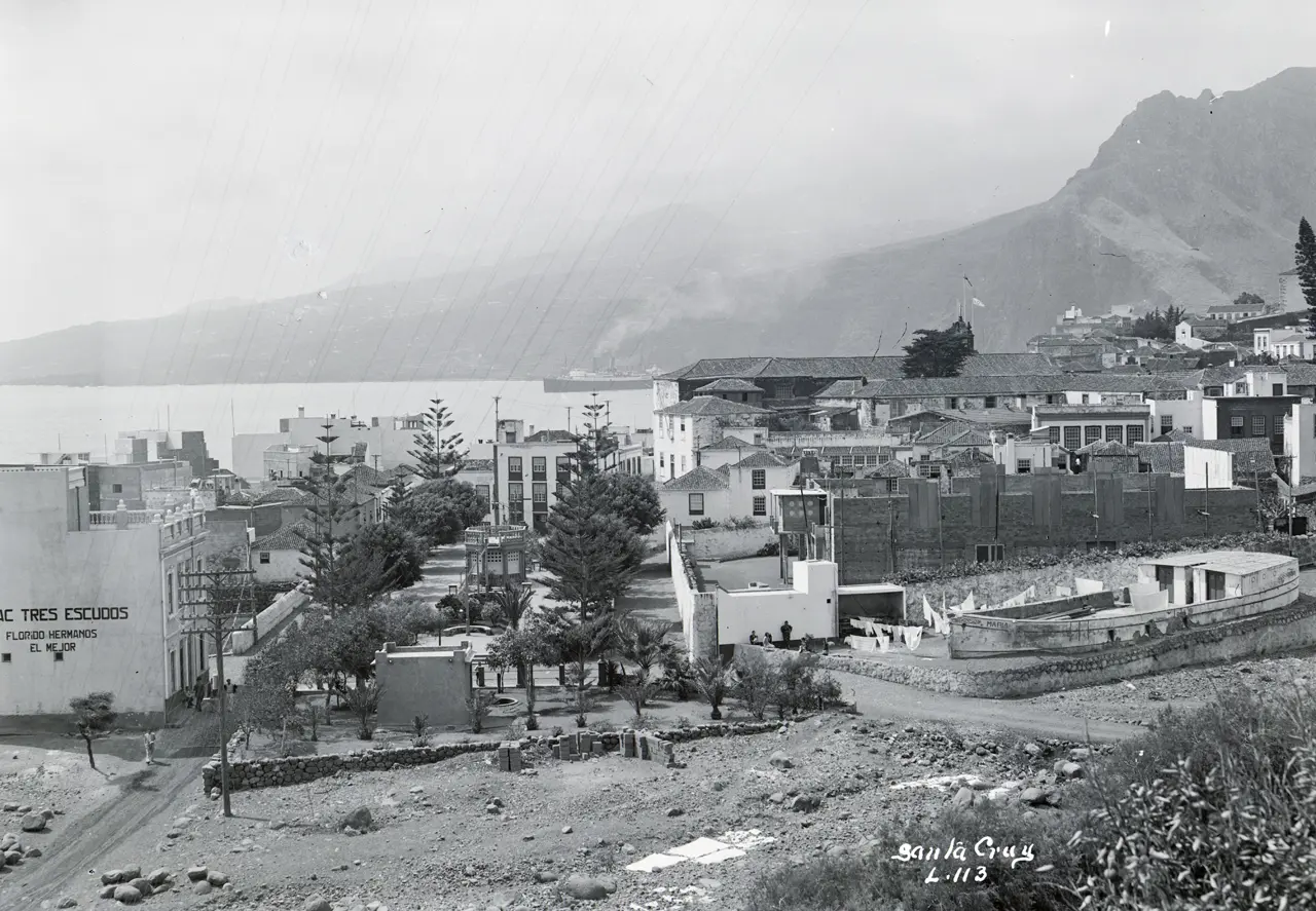 Plaza de La Alameda y antiguo barco de La Virgen